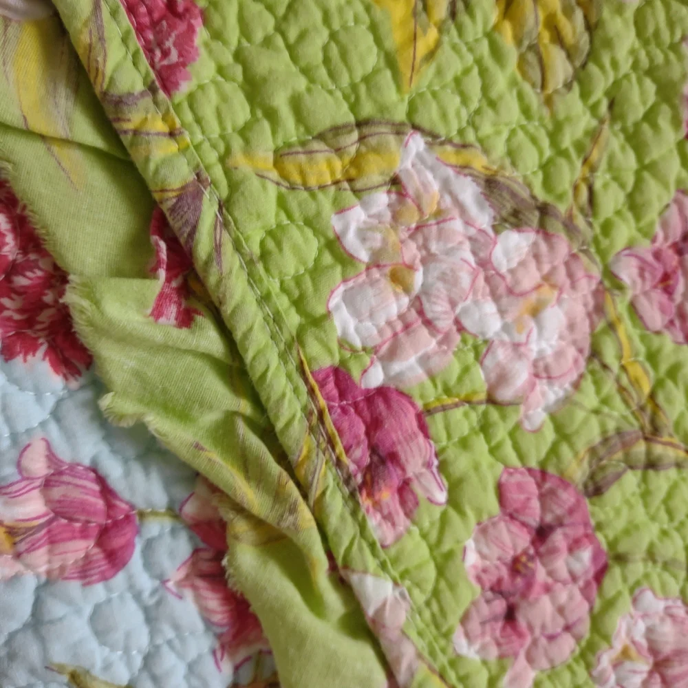 Cynthia Rowley Anthropologie 3 piece floral cotton quilt reversible 2 shams